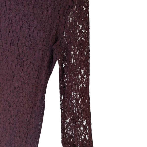 Aritzia- Babaton - Bodycon Maroon Dress with 3/4 Sleeves - Picture 3 of 10